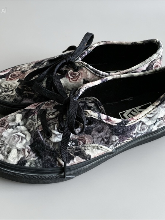Vans Shoes - Vans Floral Print Black Lace-Up Sneakers unisexe